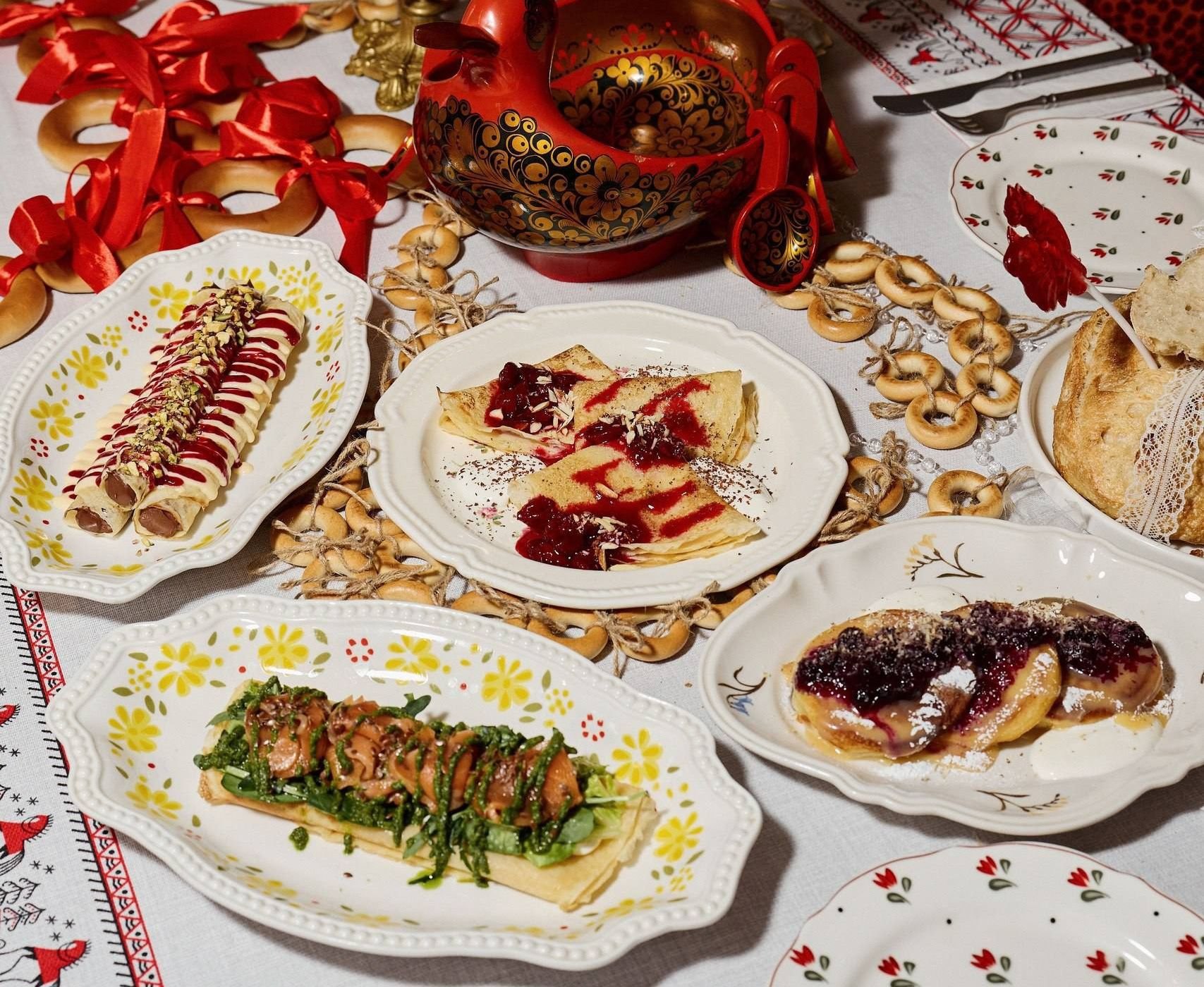 От стейка до шоколадного крема с чем подают блины в ресторанах Самары В заведениях города стартовала Масленичная неделя Шеф повара объединили в специальных предложениях проверенную классику с неожиданными сочетаниями от экспериментального блинного салата до мраморной говядины в качестве начинки и традиционных топпингов   oboz info ot stejka do shokoladnogo krema s chem podayut bliny v restoranah samary