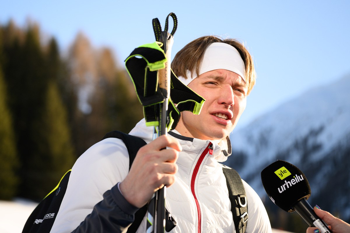 Лыжник Коростелев назвал ужасным свое выступление в спринте на Кубке мира Российский лыжник Савелий Коростелев считает ужасной свою первую гонку на третьем этапе Кубка мира в Давосе Об этом он заявил VG Российские лыжники впервые с 2022 года приняли участие в международном турнире Коростелев и Дарья Непряева которые получили нейтральный статус заняли 52 е и 39 е места соответственно в квалификации в спринте и не смогли выйти в 1 4 финала Выступление было дерьмовым заявил Коростелев и рассмеялся Для зрителей это все выглядит как двухминутный забег который кажется легким Но для меня это было очень сложно особенно последние 30 секунд тогда у меня горели ноги добавил лыжник При этом Коростелев и Непряева смогли уложиться в квалификационный норматив и завоевали квоты на Олимпийские игры 2026 года в Италии Global Look Press Подписаться на РБК Спорт