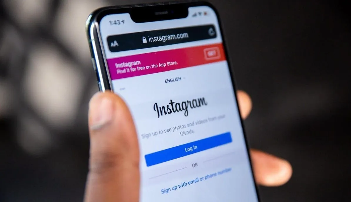 В Instagram теперь можно редактировать комментарии  В приложении появилось долгожданное обновление пользователи получили возможность исправлять свои комментарии после публикации  На внесение правок дается 15 минут после чего функция блокируется Обновление внедряется постепенно поэтому на данный момент оно может быть доступно не всем пользователям