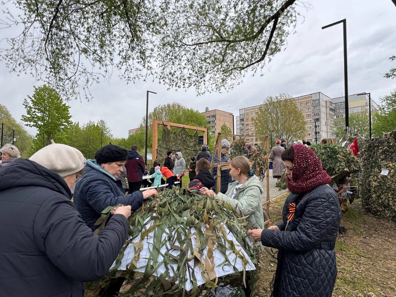 В рязанских дворах прошли праздники «Навстречу Победе!». При поддержке администрации города Рязани, депутатов и партнеров комитет ТОС «Кальная, 75» и активисты Черезовских прудов организовали патриотические концерты. Во дворе многоквартирных домов по ул. Кальной выступили творческие коллективы школы 76, хор народной самодеятельности ТОС »Душа поет», «Арс Нова», молодёжное крыло ТОС. Активисты подготовили фронтовую кашу. На Черезовских прудах при поддержке Комитета семей воинов Отечества, школ 51, 68, 67, ДШИ 7, детского сада 142, ЦДТ «Октябрьский», КДЦ «Октябрь», волонтеров «Zа СВОих» и других организаций получился большой, объединяющий праздник в преддверии Великой Победы.