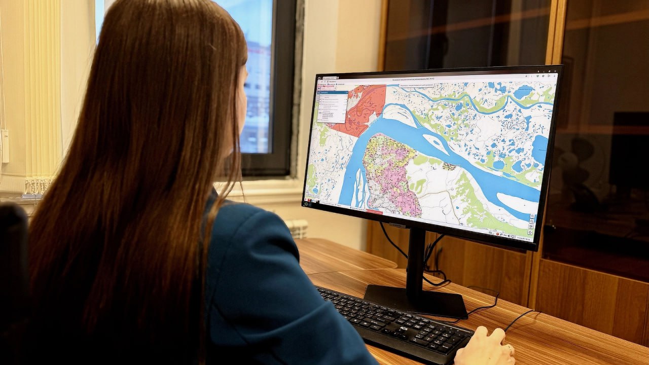 Ямальская мерзлота стала цифровой Ученые запустили интерактивную карту вечной мерзлоты Ямала Теперь можно в деталях увидеть какие грунты и на какой глубине скованы льдом Это настоящая революция для строительства и науки в Арктике Наш округ стал первым регионом России подключенным к государственной системе мониторинга вечной мерзлоты Уникальные данные помогут строить безопасные дома и дороги адаптируясь к изменениям климата Карта уже доступна онлайн и будет постоянно пополняться Тундра Сюндра Подписаться