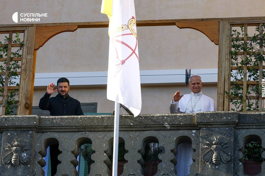 Зеленский встретился с папой римским Львом XIV сообщают итальянские СМИ Встреча длилась полчаса заявлений для прессы по ее итогам не было Далее Зеленский встретится с премьером Италии Мелони Сайт Страна X Twitter Прислать новость фото видео Реклама на канале Помощь