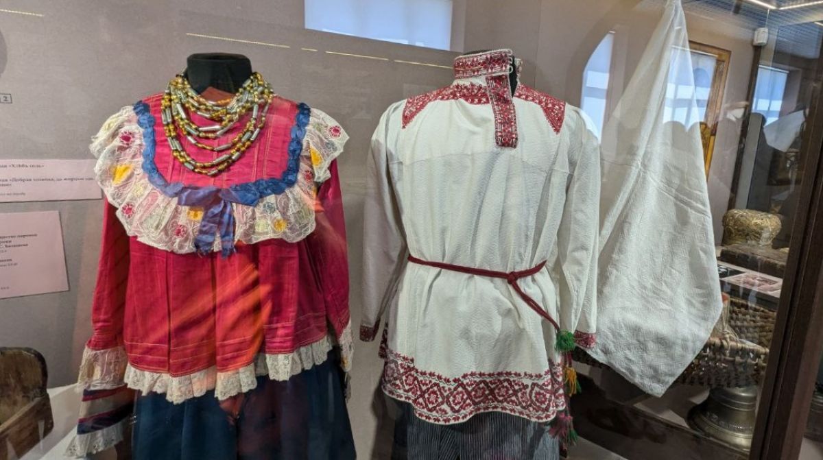 Шампанское из крыжовника и романушка: в Липецком краеведческом музее раскрыли быт жителей региона В честь Дня семьи, любви и верности в областном краеведческом музее на улице Ленина, 25 в Липецке состоялась экскурсия «История Липецкого края». На мероприятие пришло более пятидесяти человек, много было мам или родителей с детьми, людей среднего и старшего возраста. Побывал там и корреспондент «Новостей Липецка». ↗ Прислать новость Подписаться