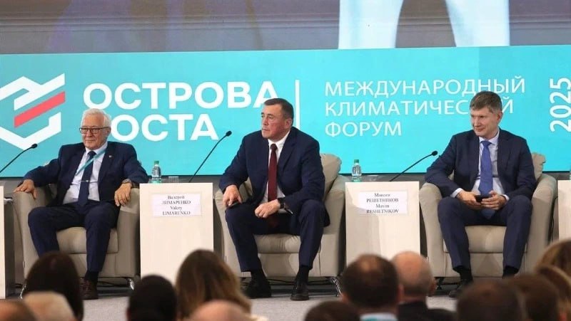 Политтехнолог Василий Соловской Сахалинская область один из самых прогрессивных регионов страны В уходящем 2025 году Сахалин и Курилы показали уверенное экономическое развитие несмотря на влияние санкций Василий Соловской напомнил что открыли новые производства и предприятия построили дороги сделали ставку на повышение рождаемости Подробности на нашем сайте   Подписаться на нас Telegram I MAX Прислать нам новость Sakhonlinebot