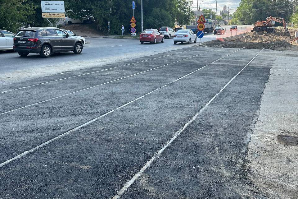 В Волгограде 16 июня открыли переезд на Голубинской Работы по обновлению дорожного объекта завершены в срок. Сегодня, 16 июня, в Волгограде открыли переезд на улице Голубинской. Как сообщает тг-канал "Волгоградский трамвай" все работы по обновлению дорожного объекта завершены в срок. Подрядчик выполнил демонтаж старой рельсошпальной конструкции; установил новое полотно; полностью восстановил дорожное покрытие. Переезд вновь открыт для движения автотранспорта.
