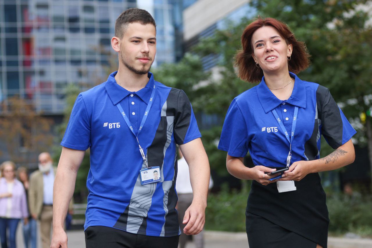 Выездным сервисом ВТБ смогут воспользоваться более 126 млн человек в 10 тысячах городов и сел За девять месяцев объем продаж через выездной канал увеличился более чем вдвое по сравнению с прошлом годом Об этом сообщили в пресс службе банка oboz info vtb udvoil chislo gorodov s dostupnym vyezdnym servisom