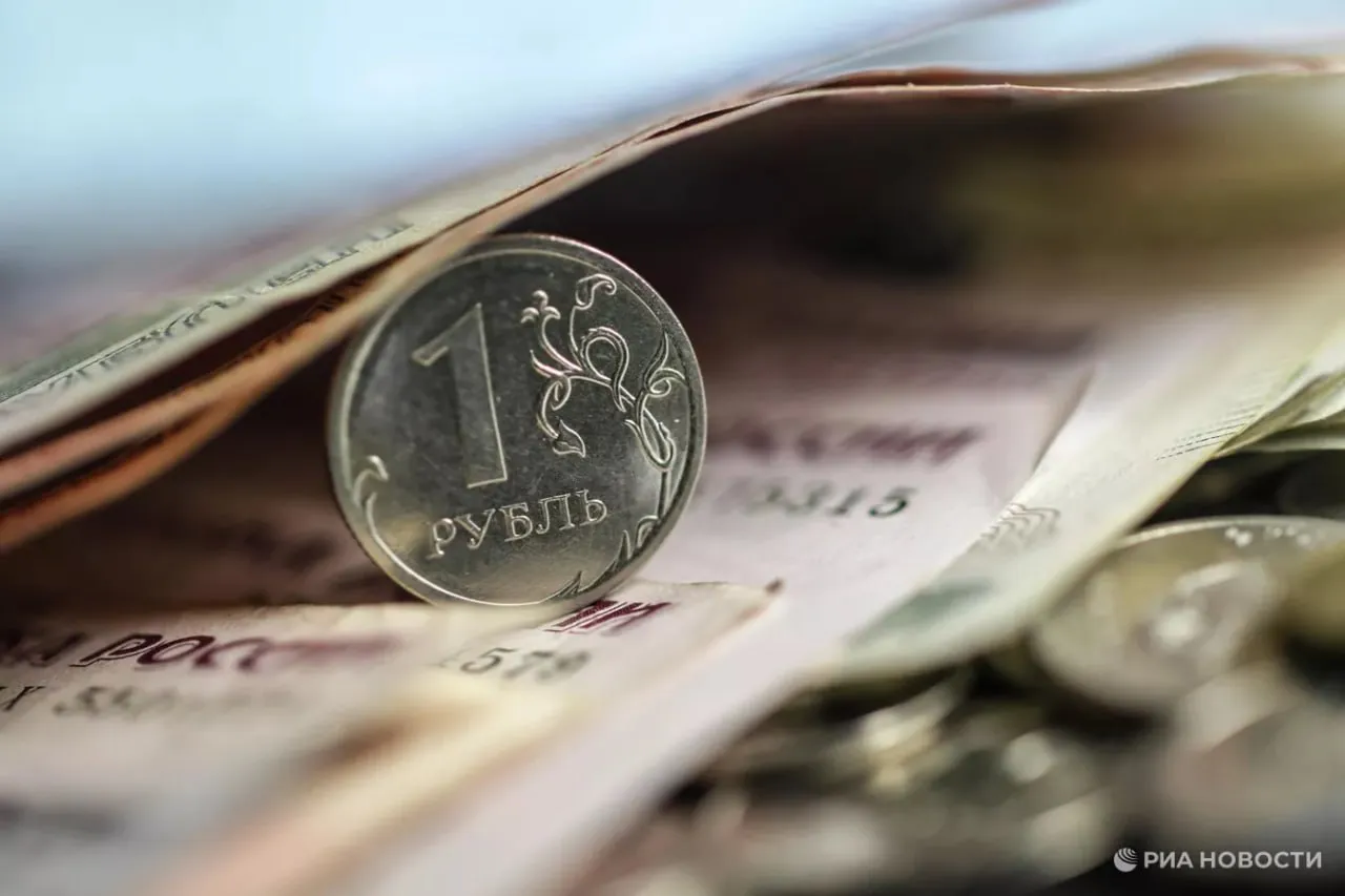 Курс рубля в ближайшие годы в России будет крепче чем многим бы хотелось заявил глава Минэкономразвития Максим Решетников По его словам тот курс рубля к которому привыкли в том числе экспортеры был следствием постоянного оттока капитала но теперь ситуация другая Сейчас понятно что этого оттока капитала нет и в нашей экономике копятся чистые иностранные активы иными словами у нас валютные активы внутри нашей системы копятся Подписаться на РИА Новости экономика