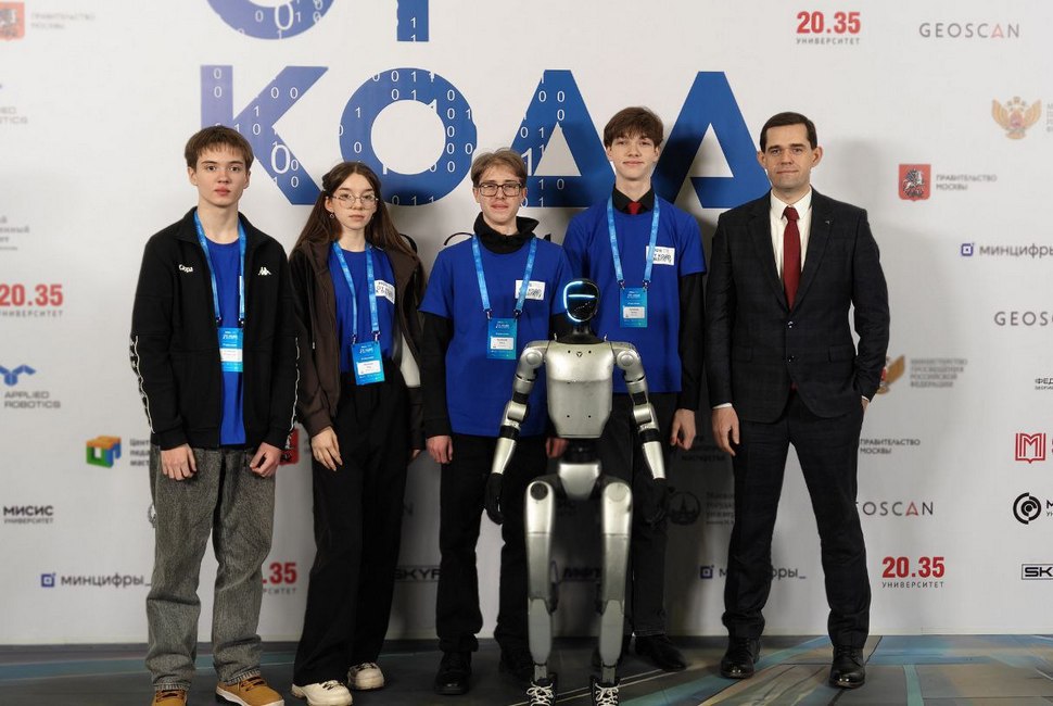 Пензенские школьники победители всероссийской олимпиады От кода к взлету На технологической олимпиаде учащиеся Центра молодёжного инновационного творчества Прогресс в составе сборной команды Пензенской области показали следующие результаты 1 место занял Антон Кузовлев ученик 9 класса классической гимназии 1 г Пензы 3 место занял Илья Кукарцев ученик 11 класса школы 64 г Пензы В олимпиаде принимали участие более 400 участников из 26 регионов России Ребята прошедшие в финал в течении 4 дней смогли продемонстрировать свой профессионализм Всероссийская технологическая олимпиада От кода к взлёту проводилась на базе Центра беспилотных авиационных систем в индустриальном парке Руднево Победители и призеры олимпиады получают дополнительные возможности при поступлении в ведущие вузы страны пензенскаяобласть образование penzregru