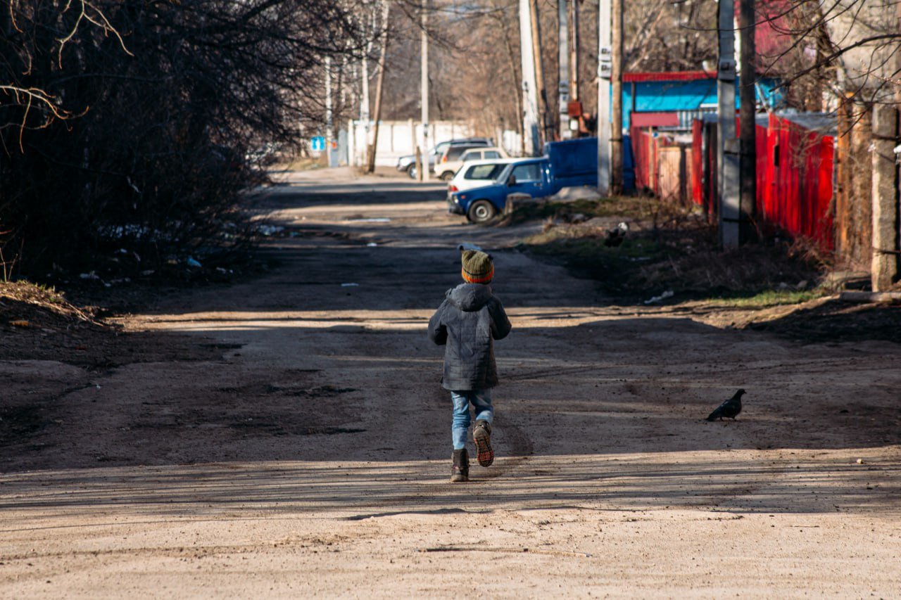 Депутаты Башкирии хотят запретить усыновлять детей иностранцам, в стране которых разрешена смена пола  Соответствующий законопроект парламентарии Курултая региона рассмотрят в марте. Согласно документу, помимо усыновления, жителям таких государств не разрешат быть опекунами и попечителями детей из Башкирии.  «Гендерные эксперименты, разрешенные на государственном уровне, могут плохо сказаться на психоэмоциональном состоянии ребенка и повлиять на его самоидентичность. Дети должны расти в гармонии с традиционными семейными ценностями, это обязательное условие их благополучного развития», — рассказал Константин Толкачев.