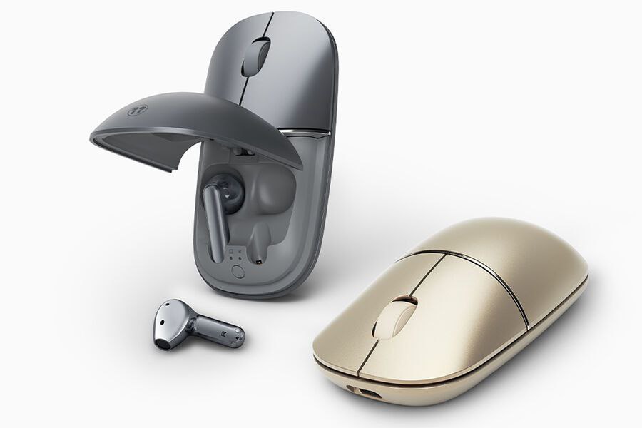 Honor представила необычный аксессуар Yuewo Wireless Ear Mouse Pro совмещающий в себе компьютерную мышь и беспроводные наушники Устройство оснащено аккумулятором на 1000 мАч обеспечивающим до 30 дней работы мыши и подзарядку наушников Мышь получила переключатели с ресурсом до 5 млн нажатий нескользящее покрытие и поддержку подключения через Bluetooth или USB C Вес комплекта составляет 88 г размеры 112 60 34 мм а совместимость заявлена с Windows 10 и выше а также macOS 10 13 Встроенные наушники поддерживают активное шумоподавление и оснащены двойными динамическими драйверами однако время их автономной работы не раскрыто Honor Yuewo Wireless Ear Mouse Pro доступна в Китае в черном и золотом вариантах по цене 269 юаней около 3 тыс рублей