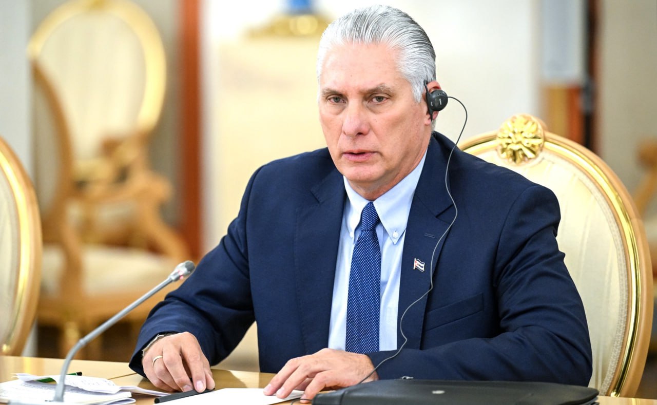 Президент Кубы подтвердил участие республики в ПМЭФ-2025 Президент Кубы Мигель Диас-Канель подтвердил участие республики в Петербургском международном экономическом форуме ПМЭФ-2025 . В подкасте, посвященном итогам визита в Россию, он отметил, что участие в форуме всегда важно для Кубы, пишет ТАСС со ссылкой на президента. Глава республики отметил, что приглашение принять участие в ПМЭФ-2025 кубинская делегация подтвердила во время поездки в Россию в начале мая. Диас-Канель в подкасте сообщил, что в рамках визита в Северную столицу делегация республики посетила ряд российских фармацевтических компаний. Он обратил внимание на потенциал, который есть между двумя странами в энергетическом и биофармацевтическом секторах. : kremlin.ru Подпишитесь на «Ведомости Северо-Запад»