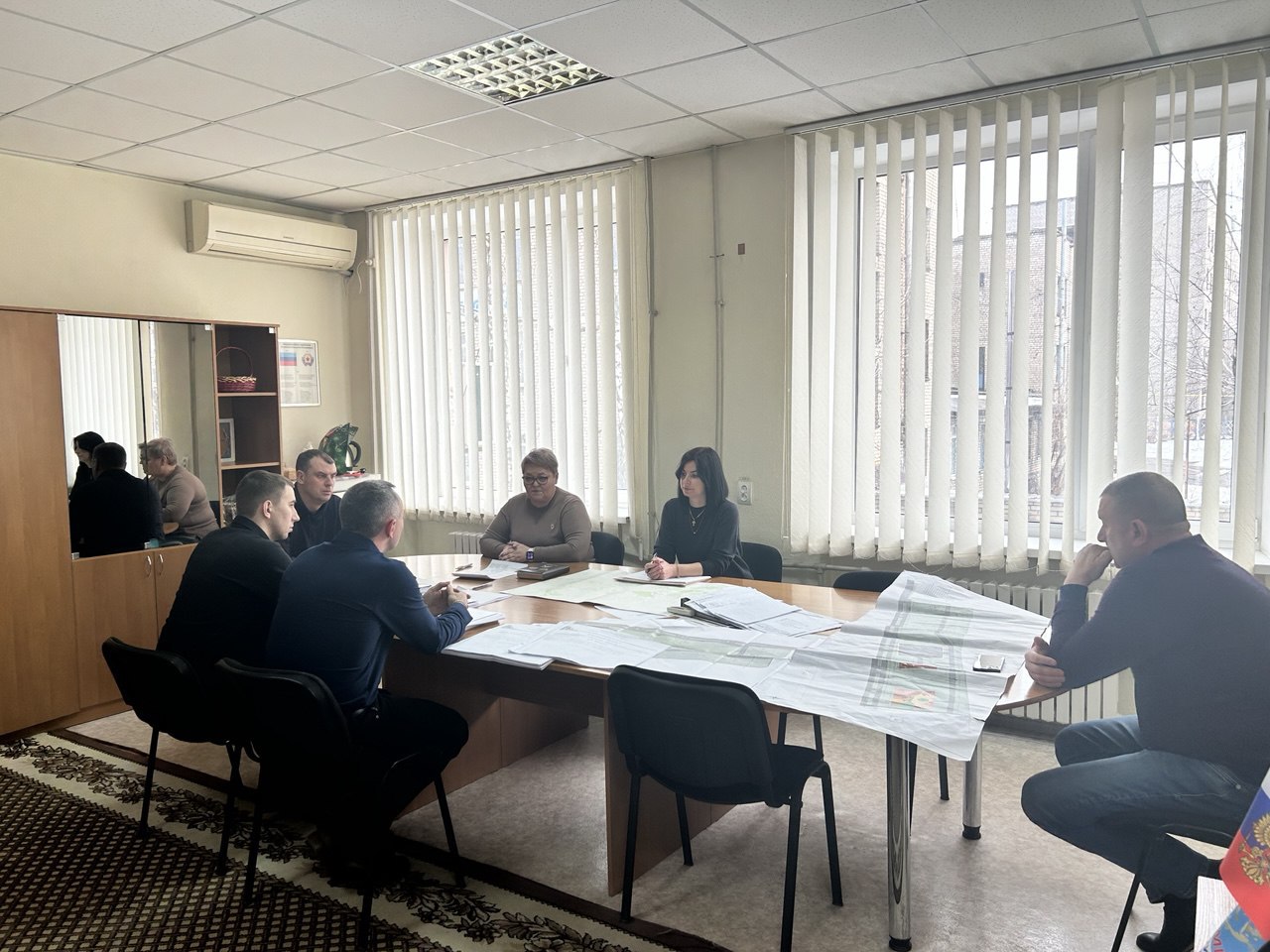 Проведение конкурса на размещение НТО Сегодня в Администрации муниципального округа муниципальное образование Перевальский муниципальный округ Луганской Народной Республики состоялось заседание Конкурсной комиссии по рассмотрению заявок на участие в конкурсе по предоставлению права на размещение нестационарных торговых объектов на территории муниципального образования Перевальский муниципальный округ Луганской Народной Республики по извещению 3 2025 от 29 12 2025 Комиссия рассмотрела заявки на участие в конкурсе по предоставлению права на размещение нестационарных торговых объектов на территории Перевальского муниципального округа на соответствие требований установленных конкурсной документации и выявила победителей Конкурса