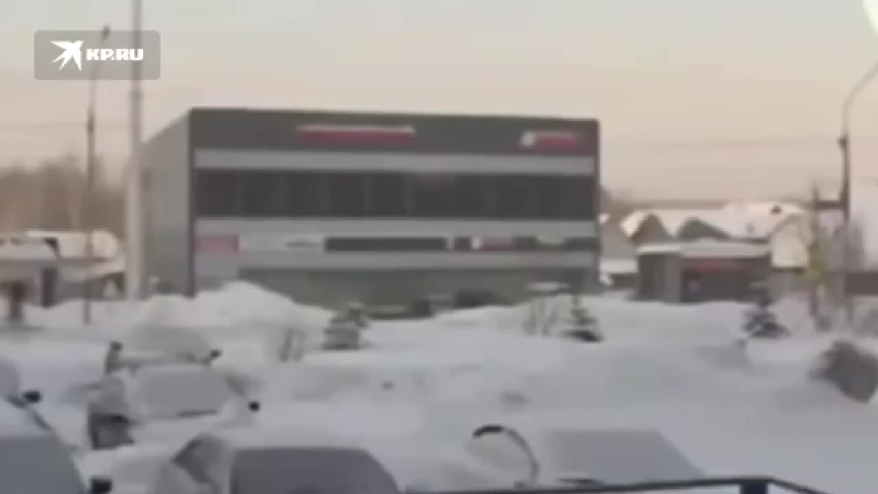 Обрушение крыши торгового комплекса в Новосибирске: два пострадавших