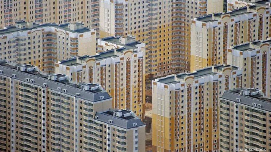 Депутат Нина Останина призвала отказаться от строительства «человейников» в российских регионах, предлагая заменить их малоэтажными домами с развитой инфраструктурой  По ее мнению, это будет способствовать росту рождаемости и заселению европейской части России  KOSTI