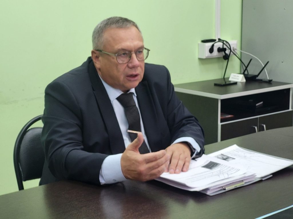 Иван Бахилов: «Выплата контрактникам направлена на обеспечение им достойных условий службы и поддержку их семей» 27 июля губернатор Павел Малков подписал постановление о повышении региональной выплаты для тех, кто заключает контракт с Министерством обороны РФ. Тему издательству «Пресса» прокомментировал глава Касимовского округа Иван Бахилов: «Своевременная и нужная мера – повышение региональной выплаты. Те, кто подписывает контракт с Министерством обороны, – настоящие патриоты. Истинный характер людей всегда проявляется в самых сложных и нестандартных ситуациях. Наша армия всегда была примером стойкости, находчивости и мужества. Я верю в нее. Сейчас армия нуждается в квалифицированных кадрах. Профессиональная армия – сильная армия. Это ни для кого не секрет. Выплата контрактникам направлена на обеспечение им достойных условий службы и поддержку их семей». Напомним, как поступить на военную службу по контракту: – обратиться в пункт отбора или военный комиссариат; – оставить заявку через эле...