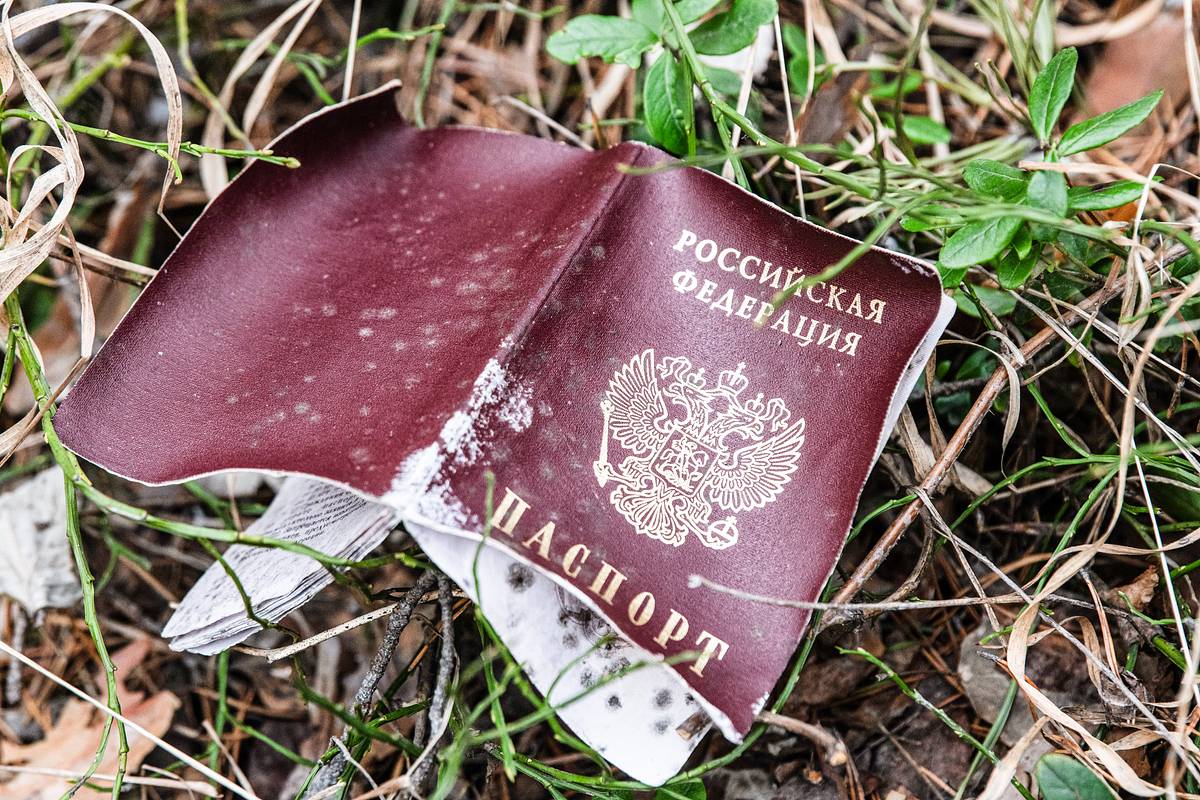 Жителю Петербурга вручили свидетельство о его же смерти Жителя Санкт Петербурга Игоря Байкова по ошибке признали умершим уже два месяца он пытается доказать что он жив Об этом его представитель Игорь Бурдинский рассказал в интервью