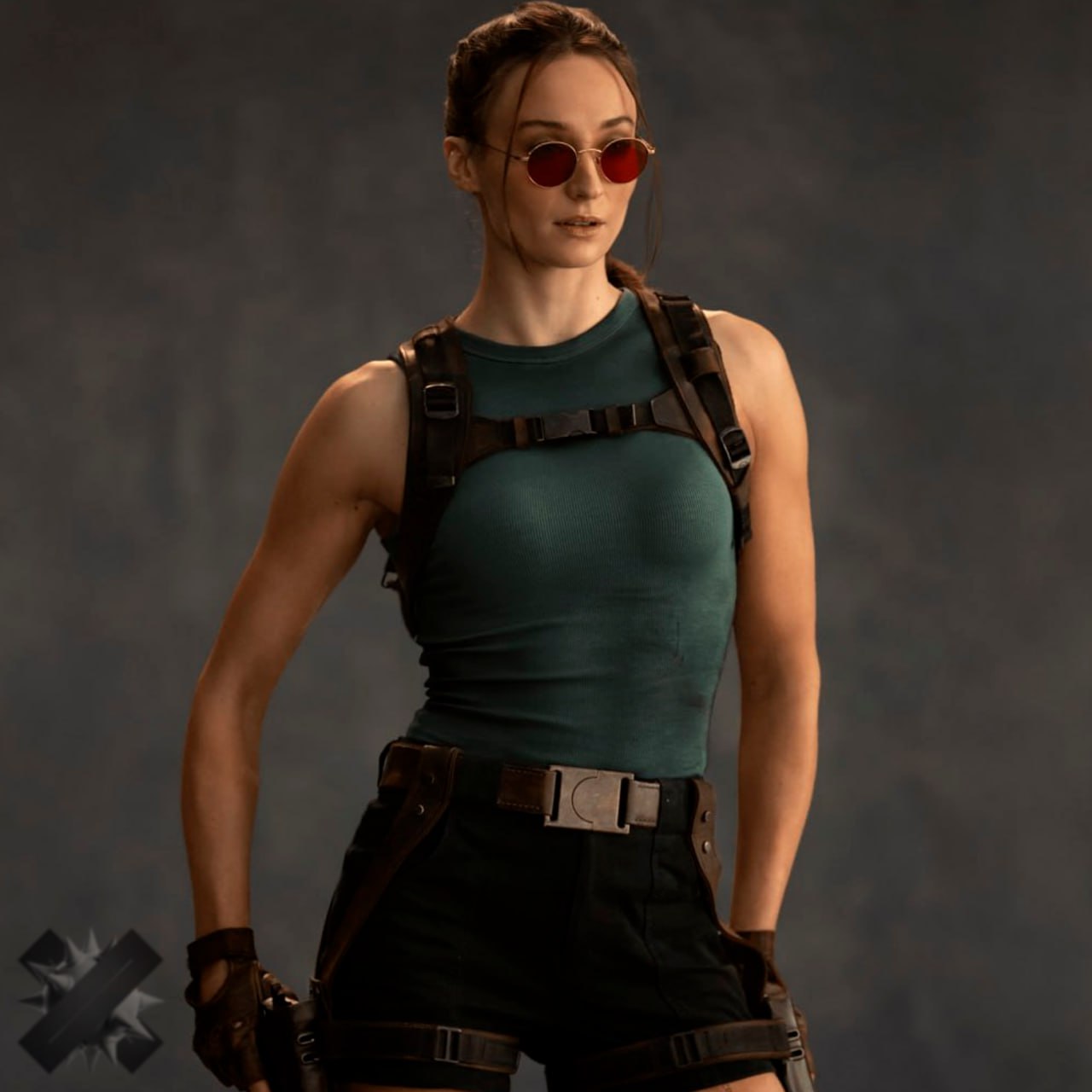 Amazon показала первый кадр с Софи Тёрнер в образе Лары Крофт Стриминг опубликовал дебютный кадр в классическом образе расхитительницы гробниц Даты премьеры сериала пока нет   красотка Джоли лучше НМШ