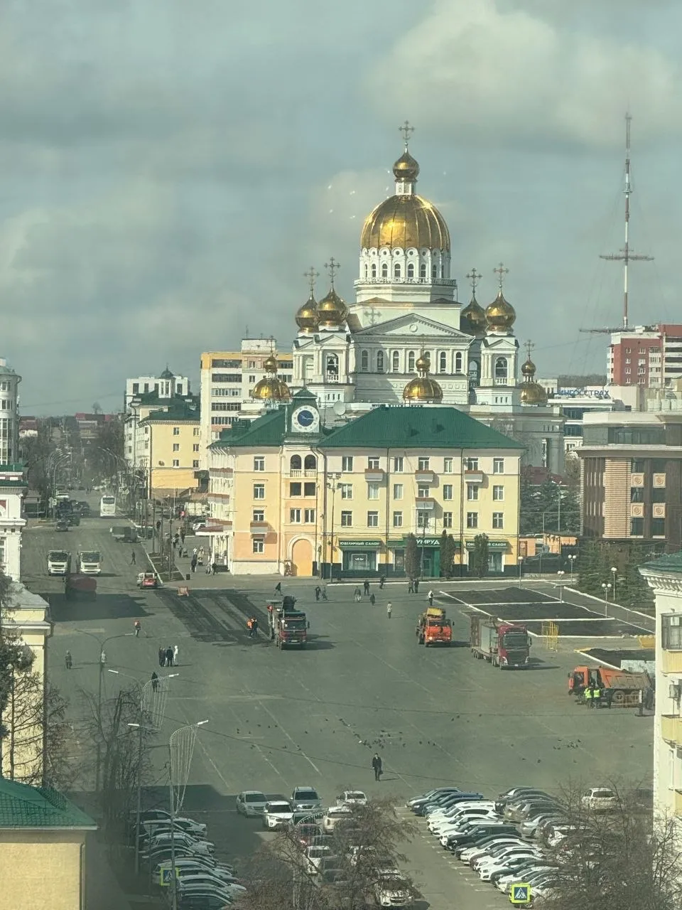 В Саранске началось благоустройство Советской площади Рабочие уже приступили к фрезерованию старого асфальтового покрытия В планах сделать прогулочную зону ещё более комфортной установить дополнительные качели и озеленить территорию Скоро будем гулять по обновлённой площади Узнай первым в ТГ в MAX