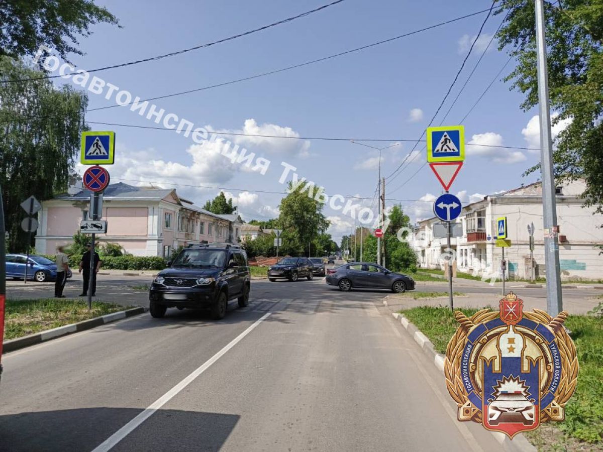 В Тульской области водитель "УАЗ Патриот" сбил женщину на пешеходном переходе В Тульской области 57-летний водитель, управляя автомобилем «УАЗ Патриот», сбил 35-летнюю женщину, котору с различными травмами доставили в больницу. Об этом сообщает региональная Госавтоинспекция. ↗ Прислать новость Подписаться