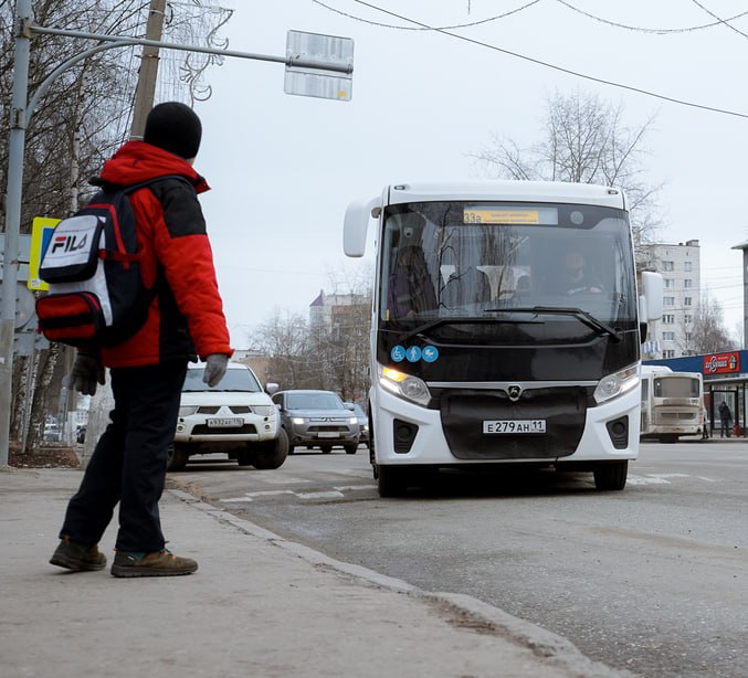 С января из Сыктывкара в Эжву и обратно не будет ездить автобус №33а  Связано это с тем, что ИП Зварич уведомил о прекращении курсирования автобусов. Предприниматель обосновывает своё решение снижением пассажиропотока в связи с выходом на линии магистральных маршрутов №18м и №54м.