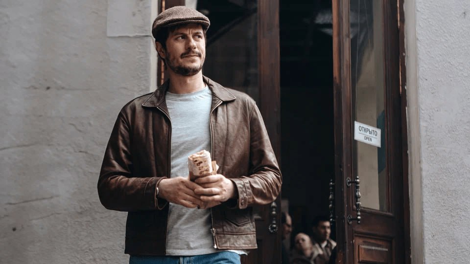 На Кинопоиске уже можно посмотреть два эпизода сериала Майор Гром Игра против правил в котором представлен расширенный взгляд на события фильмов Остальные четыре серии выйдут в ближайшие дни   dtf ru cinema 4731209