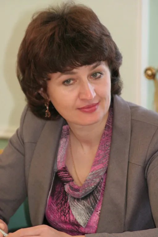Эмма Рябченко назначена уполномоченным по правам ребенка в Республике Алтай. Соответствующий указ подписал глава региона Андрей Турчак. Ее кандидатура прошла согласование в аппарате Уполномоченного при Президенте РФ по правам ребенка Марии Львовой-Беловой. До этого детским омбудсменом была Надежда Манзырова. Эмма Рябченко последние годы работала заместителем министра труда, социального развития и занятости населения, курировала вопросы семейной политики.