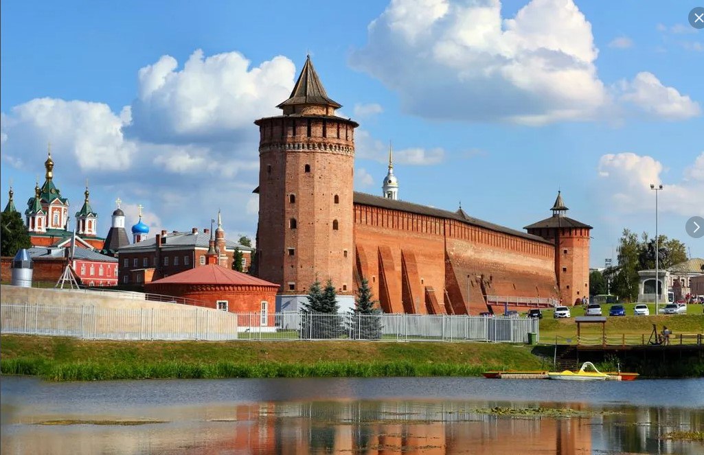 Главным управлением культурного наследия Московской области выданы разрешения на проведение научно исследовательских и изыскательских работ на ряд объектов культурного наследия федерального значения входящих в состав Ансамбля Кремля XVI в расположенного в городе Коломне Московской области Крепостные стены Пятницкие ворота а также Башни Ямскую Грановитую Маринкину Спасскую Семеновскую и Погорелую Научно исследовательские и изыскательские работы станут первым этапом проведения комплекса ремонтно реставрационных работ в целях сохранения данного объекта культурного наследия Коломенский кремль замечательный памятник архитектуры и фортификации был построен за шесть лет под руководством итальянских мастеров Сооружать крепость начали по указу великого князя Московского Василия III 25 мая 1525 года а закончили строительство 15 августа 1531 года Коломенский кремль имел 17 башен из которых три были проездными и ворота в западном и северном пряслах Сейчас сохранились 7 башен одно прясло целиком и два участка стен новости реставрации ОКН Мособлнаследие в Телеграм Мособлнаследие в ВК