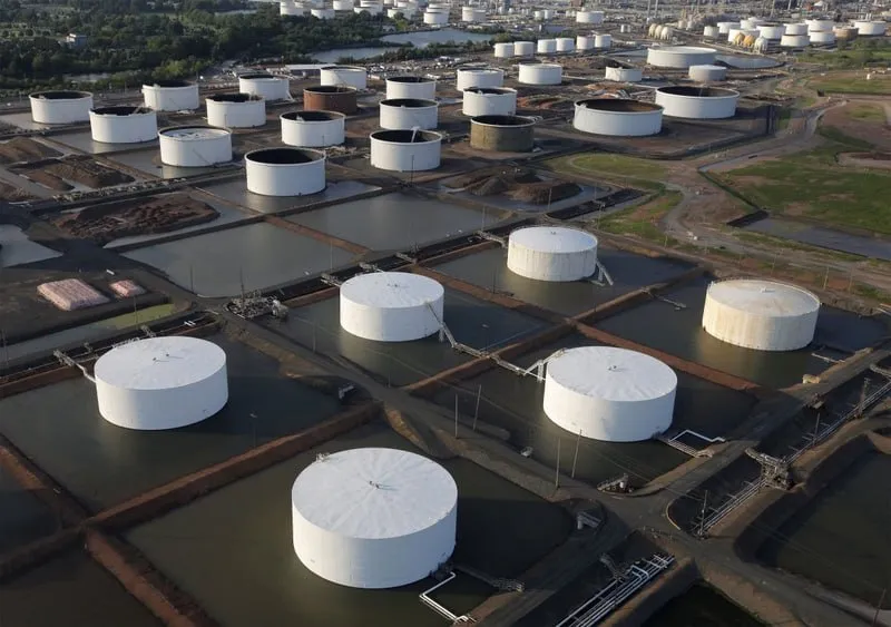 Коммерческие запасы нефти в США на прошлой выросли на 1 93 млн баррелей до 465 7 млн баррелей говорится в еженедельном докладе министерства энергетики страны jkinvest news jkinvest