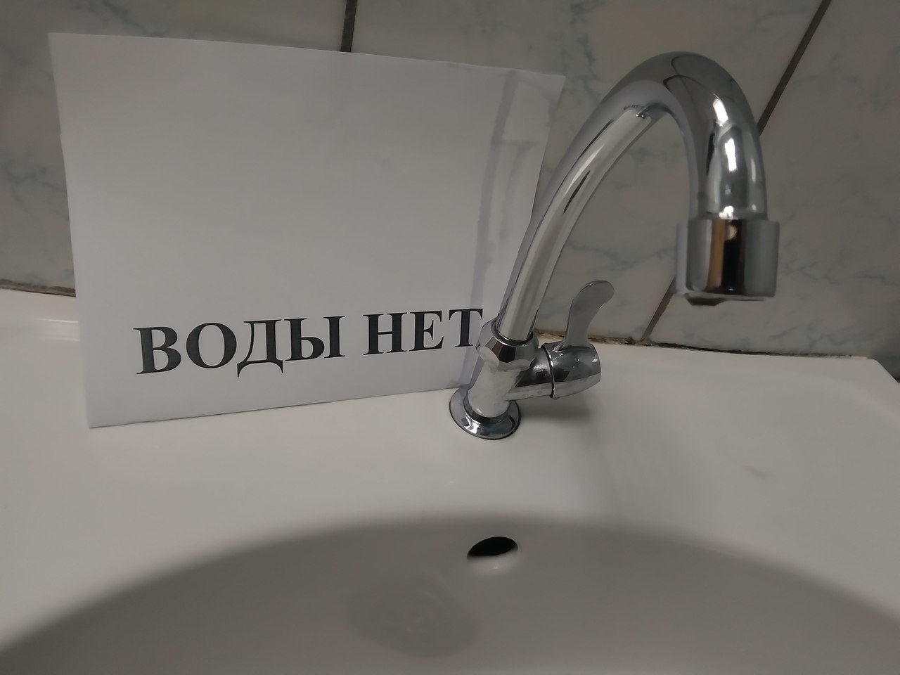 В Курске 31 июля отключат холодную воду в районах «Химволокно» и «Аккумулятор» 31 июля, в четверг, в Курске запланированы срочные ремонтно-профилактические работы на сетях водоснабжения. В связи с этим с 09:00 до 17:00 будет отключена подача холодной воды в ряде районов. Под отключение попадут: — микрорайоны «Химволокно» и «Аккумулятор»; — прилегающие к ним улицы частного сектора; — улица Широкая; — улицы Ольховские с прилегающими территориями. Курская Telega / Прислать новость