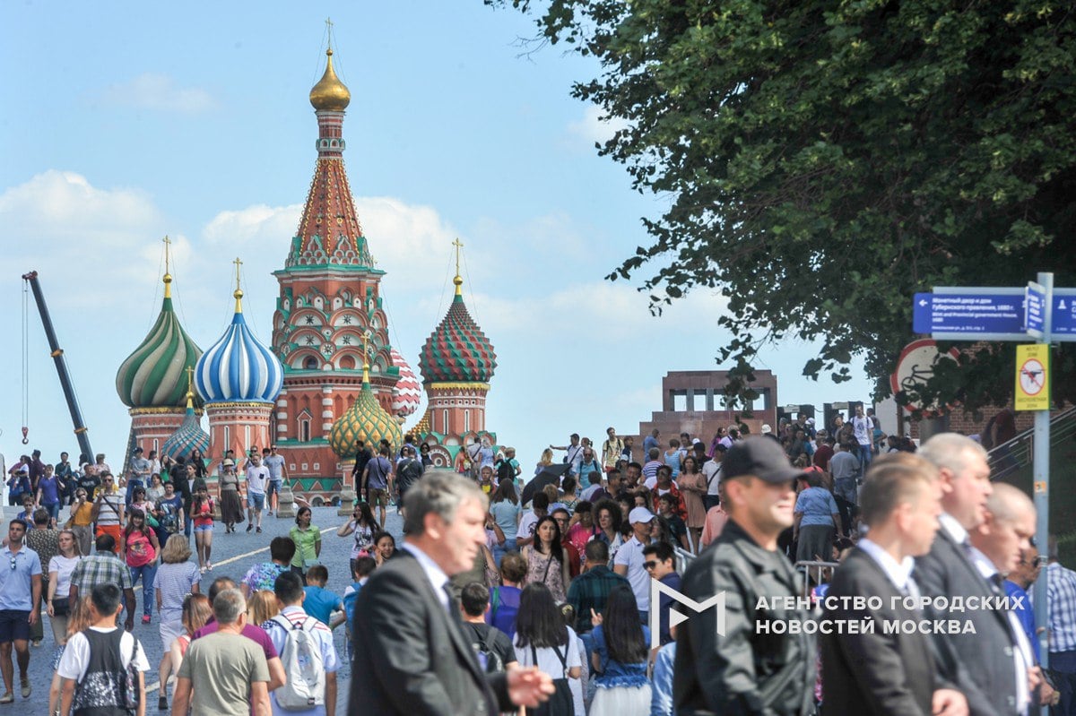 Москва победила в номинации «Место, регион, курорт» национальной экспертной премии в области туризма Gold Stars Discovery.  Конкуренцию столице составили природные парки и экологические курорты Алтайского края и Дальнего Востока, а также Санкт-Петербург. Жюри отметило неослабевающий интерес путешественников к Москве: за 9 месяцев этого года ее посетили 19,7 млн гостей.    «Москва»