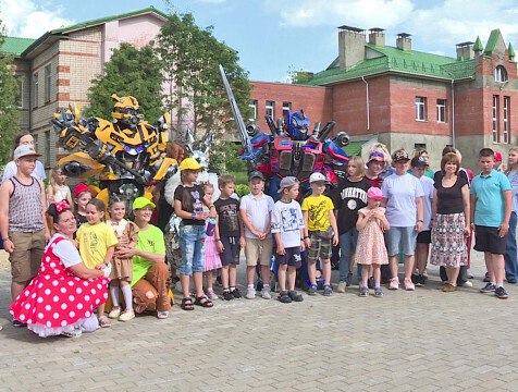 Инклюзивный фестиваль "Крылья" провели в Калуге В Центре содействия семейному воспитанию имени Попова прошёл инклюзивный фестиваль "Крылья". Праздник приурочен к Международному дню защиты детей, который отмечался в прошлые выходные.