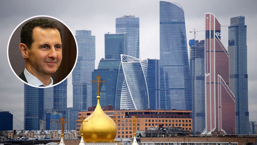 Свергнутый президент Сирии Асад ведёт роскошную жизнь в России пишет The New York Times Один сирийский эмигрант рассказал изданию что однажды встретил Асада за ужином в ресторане Sixty в башне Федерация в Москва Сити куда ходят члены российской политической элиты и зарубежные знаменитости Асад там был одним из VIP гостей Сначала Асад с семьёй жил в отеле Four Seasons где стоимость аренды апартаментов достигает 13 тысяч в неделю Затем они переехали в двухэтажный пентхаус в башне Федерация а оттуда в дом на Рублёвке По информации издания экс президента продолжают охранять российские спецслужбы jkinvest news jkinvest