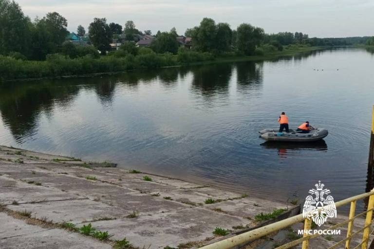 12 июля в Сандово в реке Орудовка утонул мужчина. Тело погибшего было извлечено из воды сотрудникам ГИМС МЧС по Тверской области и передано сотрудникам полиции. В обстоятельствах гибели мужчины предстоит сотрудникам СК России. Пилот Подписаться #утонул