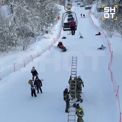 Почти 50 человек застряли на горнолыжном подъёмнике в Подмосковье из-за поломки