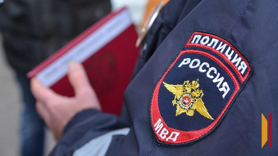 Заммэра Семилук оштрафовали после ДТП с семилетним мальчиком Заместителя мэра Семилук Геннадия Чуркина оштрафовали на 1 5 тыс рублей после ДТП с семилетним ребенком Мужчину привлекли к административной ответственности по ч 1 ст 12 18 КоАП РФ непредоставление преимущества в движении пешеходам или иным участникам дорожного движения Инцидент произошел в июле этого года Геннадий Чуркин передвигался на автомобиле Kia Cerato со стороны улицы Рязанцева в сторону улицы 25 лет Октября Мальчик переходил дорогу слева направо по ходу движения автомобиля Момент ДТП также попал на камеры видеонаблюдения Подписывайтесь на канал РИА Воронеж в MAX