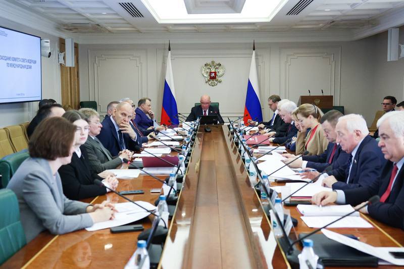 Секретарь ЦК КПРФ, первый заместитель Председателя Комитета Госдумы по делам СНГ Казбек Тайсаев принял участие в заседании Комитета Совета Федерации по международным делам  В рамках повестки обсуждался проект федерального закона «О внесении изменений в статью 25.6 Федерального закона “О порядке выезда из Российской Федерации и въезда в Российскую Федерацию”», внесенный депутатами Комитета Государственной Думы по делам СНГ, евразийской интеграции и связям с соотечественниками.  Законопроект направлен на урегулирование порядка выдачи виз участникам Государственной программы по оказанию содействия добровольному переселению в Российскую Федерацию соотечественников, проживающих за рубежом, и членам их семей, а также иностранным специалистам, осуществляющим монтажные и шефмонтажные работы, сервисное и гарантийное обслуживание.  По итогам обсуждения члены Комитета единогласно поддержали инициативу.