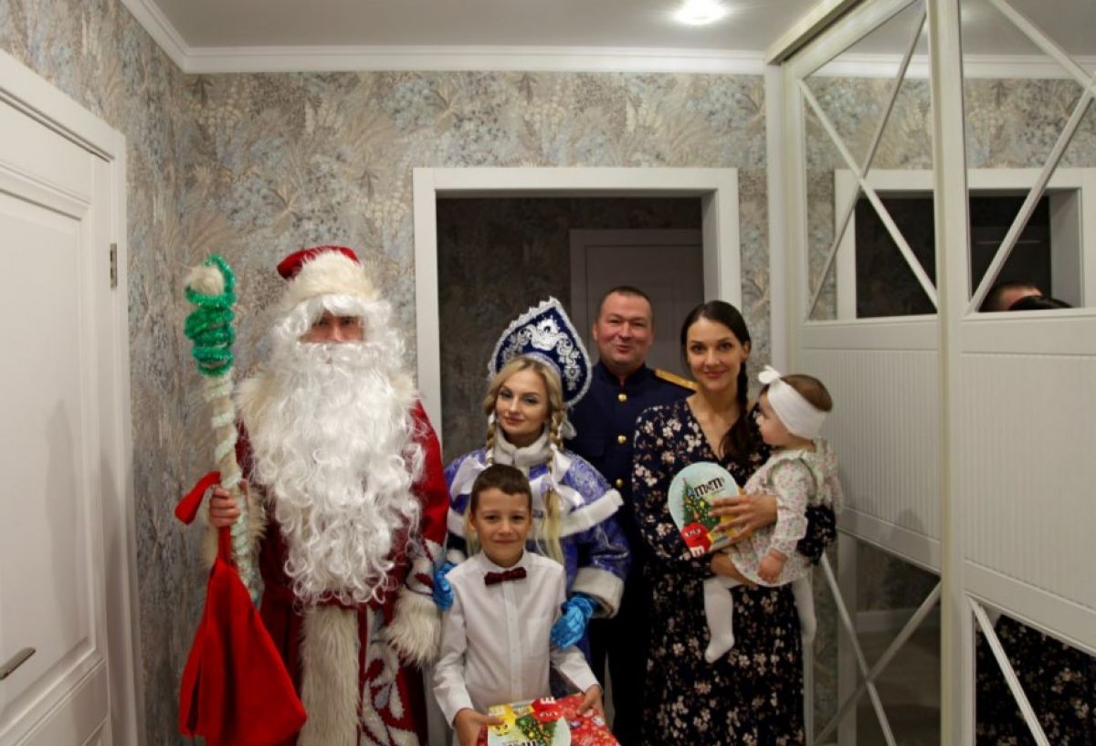 Орловские следователи наведались к детям newsorel ru fn 1781558 html Следователи посетили семьи коллег чтобы поздравить детей с наступающим 2026 годом и Рождеством Христовым Об этом сообщили в пресс службе СУ СК России по Орловской области Прислать новость Подписаться Мы в MAX