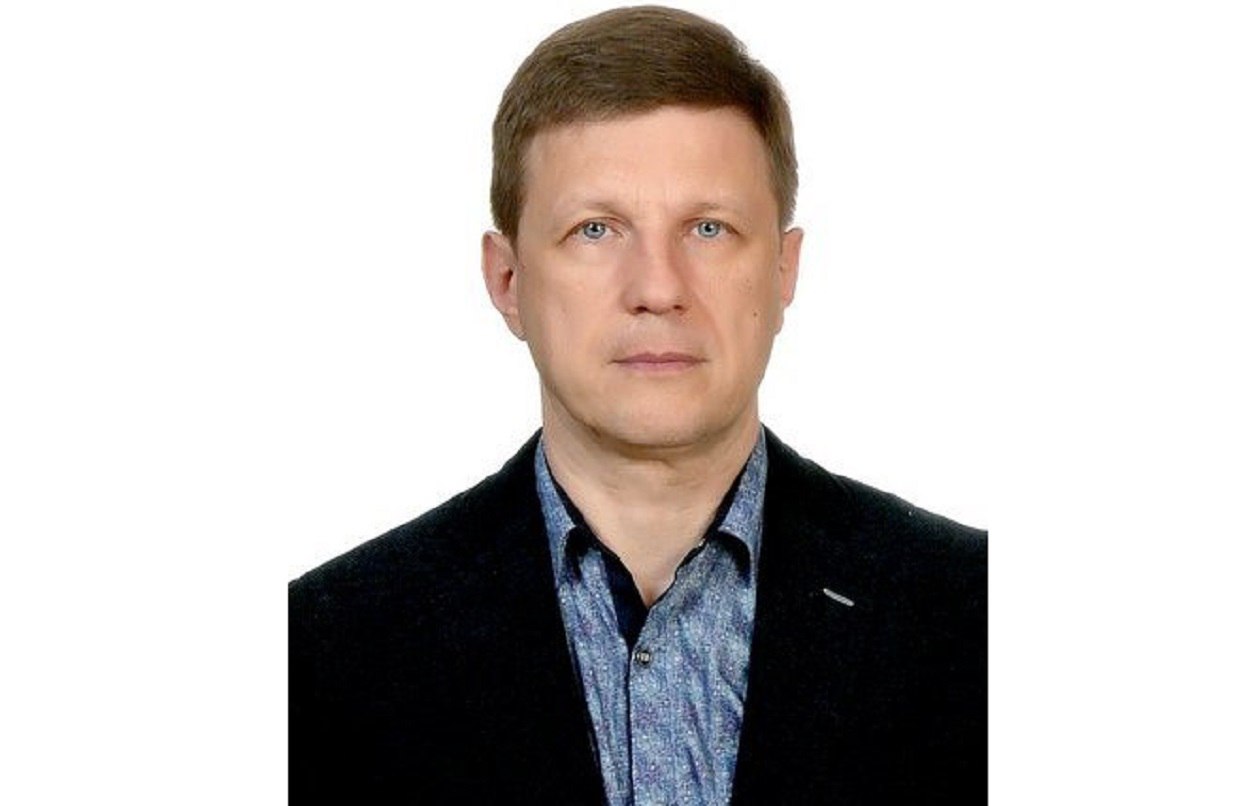 Новый начальник управления физической культуры назначен в Калуге В Калуге назначен новый начальник управления физической культуры спорта и молодежной политики Им стал Сергей Евтеев сообщает в пятницу 30 января глава администрации города Дмитрий Денисов Назначил новым начальником управления физической культуры спорта и молодёжной политики города Калуги Сергея Ивановича Евтеева заявил Денисов По его словам это настоящий профессионал своего дела За его плечами серьёзный управленческий опыт работы как в органах местного самоуправления так и в министерствах С 2018 года Евтеев возглавлял спортшколу олимпийского резерва Маршал Как сообщалось ранее в ноябре 2025 года прежнего начальника управления физической культуры спорта и молодежной политики Калуги Игоря Матвиенко освободили от должности Судя по всему такое решение было принято на фоне уголовного дела в отношении одного из подчинённых Матвиенко kaluganews ru fn 1794308 html