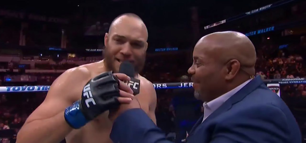 Бразильский боец UFC Вальтер Уокер вышел на бой в США под песню «Матушка» «Я люблю Россию! Россия — это мой дом!», - заявил он. Боец победил американца Кеннеди Нзечукву на турнире UFC on ESPN 70 в первом раунде. С 2019 года Уокер живет в России, он женат на россиянке.