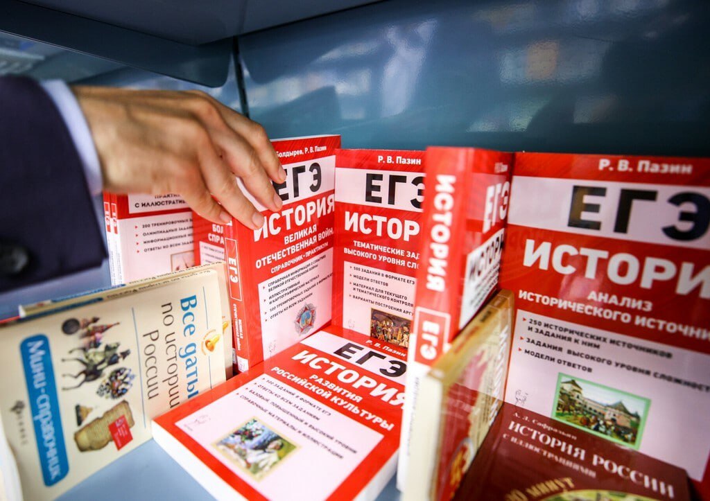 История в ближайшие два года не станет обязательным предметом на ЕГЭ для поступления в гуманитарные вузы, заявил министр просвещения Кравцов НейроИнвест