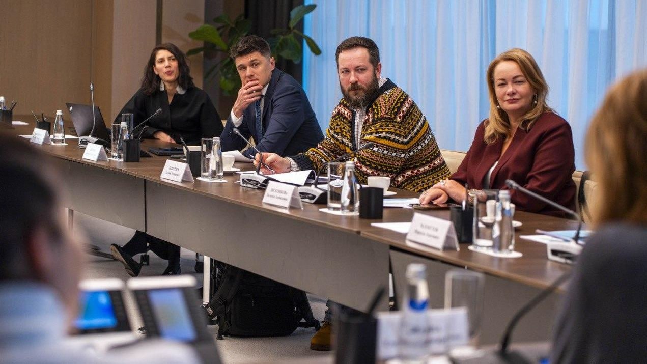 Подмосковье вошло в тройку инновационных регионов России в АПК 24 февраля Большая Балашиха Московская область подтвердила статус одного из ключевых центров технологического развития агропромышленного комплекса страны войдя в тройку лидеров Рейтинга инновационности регионов России в АПК подготовленного Россельхозбанком и Фондом Сколково Группа ВЭБ РФ Полные итоги исследования были представлены 19 февраля в ходе отраслевого совещания сообщает пресс служба Министерства сельского хозяйства и продовольствия Московской области В обсуждении приняли участие первый заместитель Министра сельского хозяйства России Елена Фастова заместитель председателя правления Россельхозбанка Елена Батурова заместитель министра сельского хозяйства и продовольствия Московской области Людмила Лисятникова руководители профильных ведомств субъектов РФ представители науки стартапов и агробизнеса В центре внимания конкретные инструменты позволяющие регионам не только занимать высокие позиции но и формировать долгосрочную модель технологического роста