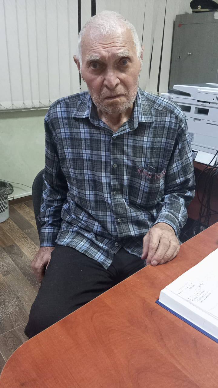 Помогите найти родственников или знакомых мужчины на фото Его нашли в районе Почтамта во Владикавказе. Место жительства он не помнит, но говорит, что его зовут Владимир Георгиевич Кабулов и он 1943 года рождения. Дедушку доставили в отдел полиции №2. Если вам что либо известно о нем или его близких, сообщите в дежурную часть по номеру 8672 59-69-00.