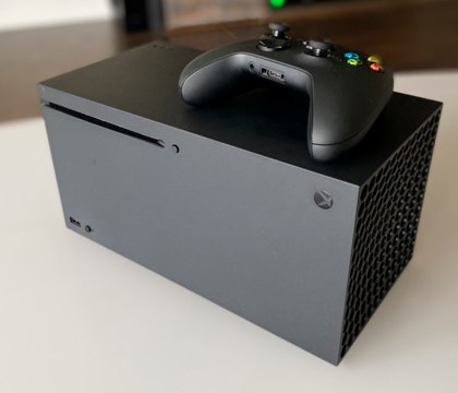 Гибридная Xbox Next на старте может продаваться лучше Nintendo Switch 2 Джез Корден У игрового подразделения Microsoft в последнее время все не очень хорошо Продажи консолей падают цены на Game Pass повышаются а лояльность геймеров постепенно улетучивается Однако новая бизнес стратегия которую выбрала компания в будущем все же может привести к успеху