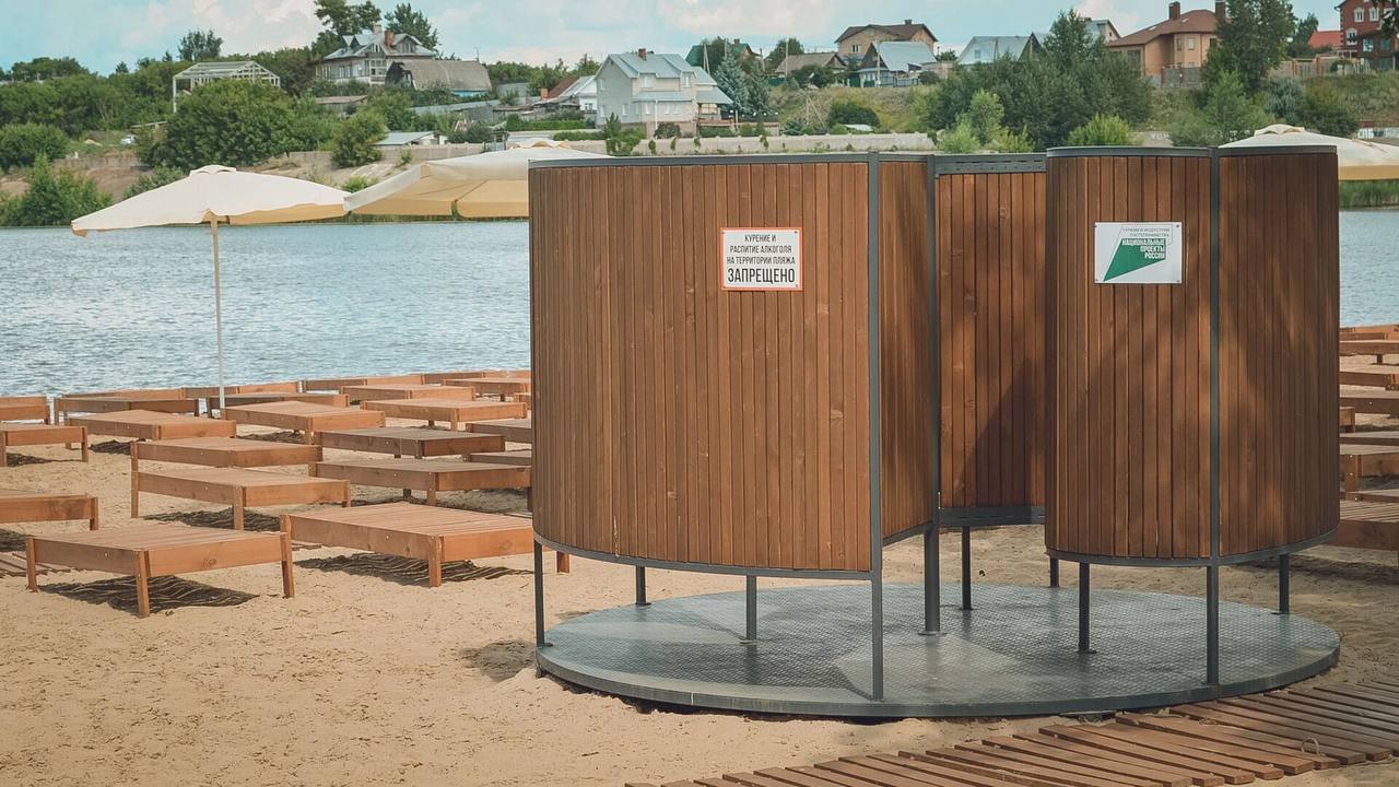 Лето уже на пороге. В Оренбуржье начали готовить пляжи к открытию купального сезона. Пока всего одна территория — пляж «Майорка» получил разрешение Роспотребнадзора на работу этим летом. Еще три заявки на проверку соответствия санитарным правилам поданы ООО «Нежинка Парк-отель», АО ПО «Стрела», ООО «Соленые озера».