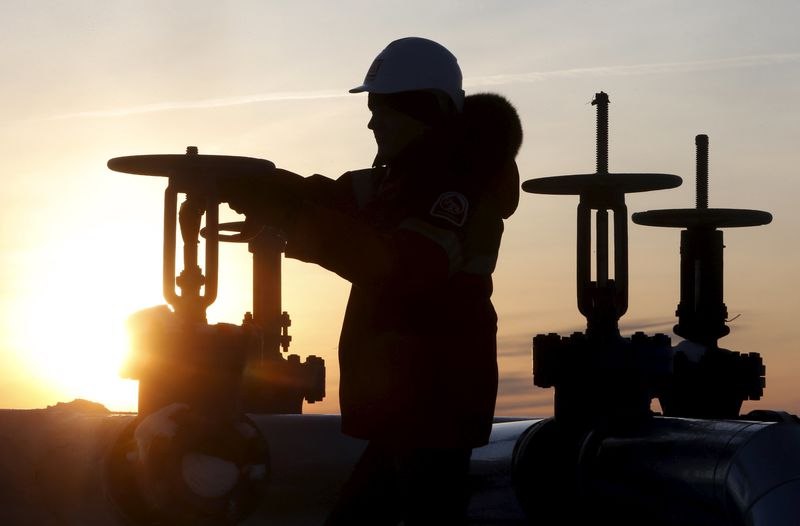 Нефть подскочила после новых ультиматумов Трампа Brent уже торгуется на $69,25 +2,32% . Ранее рынок подпитывала новость о торговой сделке США–ЕС на $750 млрд. Теперь Трамп сократил срок для России по урегулированию конфликта в Украине до 10–12 дней. #Нефть #Brent #Трамп #Россия #Украина #Энергетика #фьючерсы #рынок