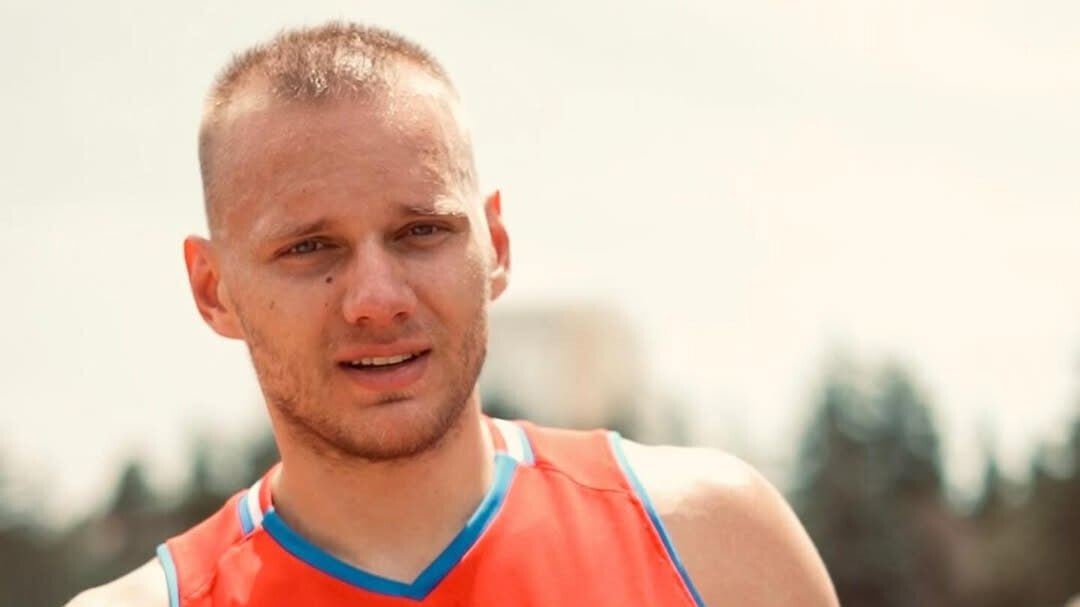 Скелетонист Семёнов завоевал золото на этапе Кубка Европы в Австрии По итогам двух заездов Владислав показал результат 1 минута 46 36 секунды Второе место занял китаец Юй Гуоцин бронзу забрал россиянин Даниил Романов Для Семёнова это вторая подряд победа в Инсбруке Романов в пятницу финишировал вторым news matchtv соцсети Владислава Семёнова