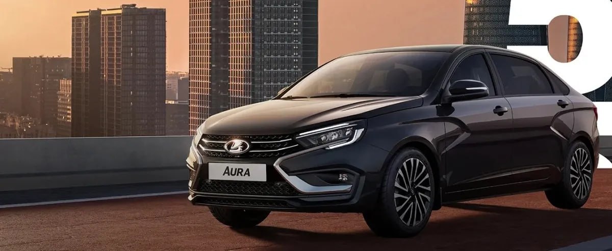 Единственную в ОАЭ Lada Aura продали дороже Toyota Camry и Haval H7. Удлинённый седан Lada Aura был продан за 120 тыс. дирхамов, что эквивалентно 2,6 млн рублей. Эта цена считается высокой для местного рынка, где популярные модели, такие как Toyota Camry, стоят от 110 тыс. дирхамов 2,4 млн рублей , а Haval H7 — от 100 тыс. дирхамов 2,1 млн рублей .
