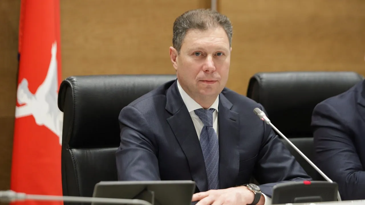 Прокуратура требует с экс депутата Волгоградской области Короткова 164 8 млн рублей Кировский районный суд Волгограда удовлетворил иск прокуратуры Сумма взыскания против бывшего депутата областной думы Станислава Короткова выросла с 43 9 до 164 8 миллиона рублей Надзорное ведомство требует вернуть государству незаконный доход от предпринимательской деятельности Ранее экс депутат Волгоградской области не смог перевести свое дело о хищении 43 9 миллионов в столицу где он прописан Прокурор пояснил что фактическое проживание ответчика в Москве не доказано Мы теперь и в МАХ Южная служба новостей