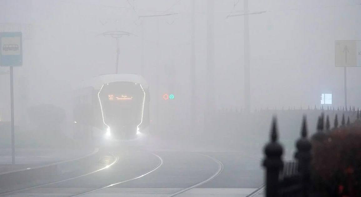 В Москве объявлен жёлтый уровень опасности из за тумана город утонул в дымке Будьте внимательны на дорогах Москва радует Афиша