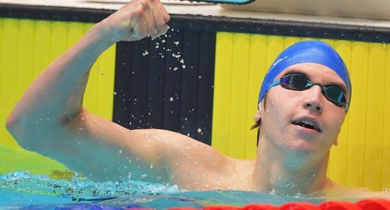 Между тем Егор Корнев побил рекорд России на короткой воде на дистанции 50 метров баттерфляем В пятницу в утренней сессии чемпионата России в Казани Корнев проплыл дистанцию с результатом 21 83 секунды Ранее рекорд страны принадлежал Олегу Костину 22 07 секунды